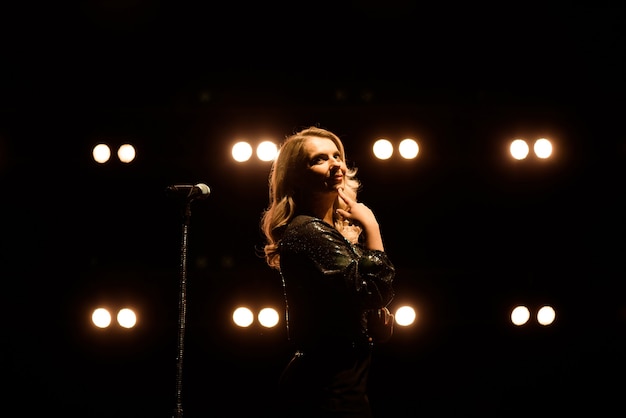 Photo portrait of a singer on the stage