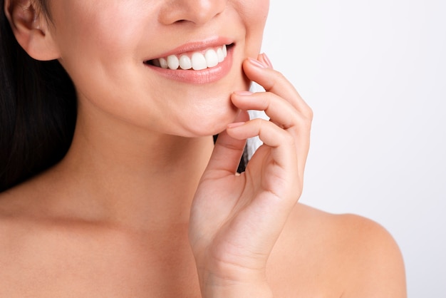 Photo portrait of smiling beautiful woman