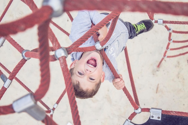 Photo portrait of smiling boy