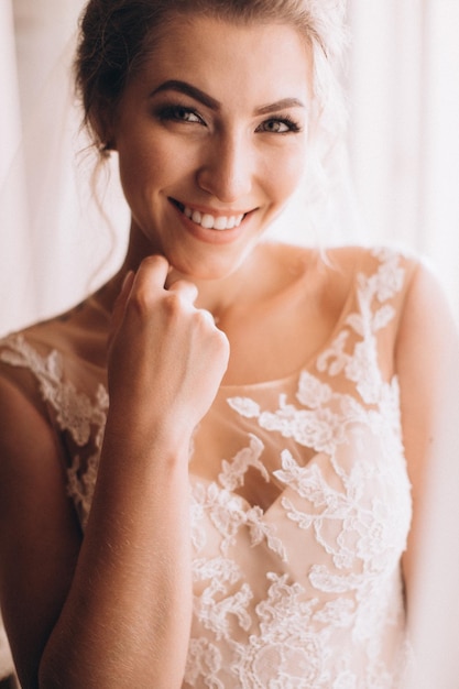 Foto ritratto di una sposa sorridente