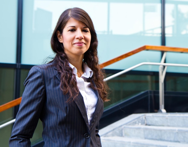 Photo portrait of a smiling business woman