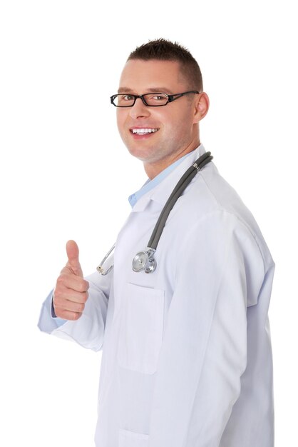 Photo portrait of smiling doctor gesturing thumbs up against white background