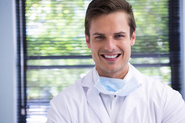 Photo portrait of smiling doctor