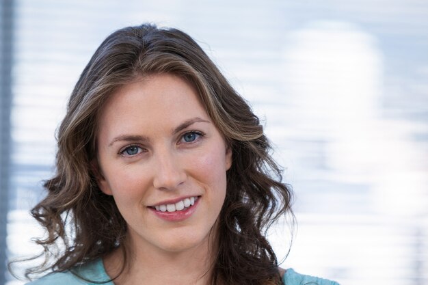 Photo portrait of a smiling female patient