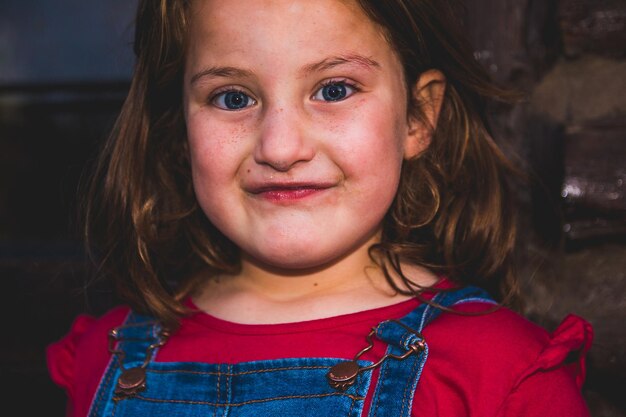 Photo portrait of smiling girl