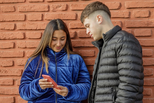 Photo portrait of a smiling latin girl and caucasian boy