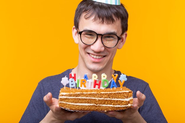 Foto ritratto di un uomo sorridente