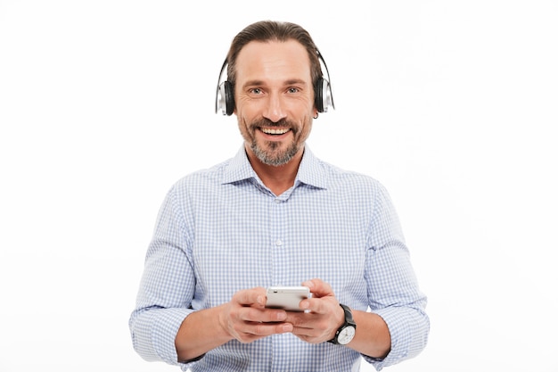 Portrait of a smiling mature man dressed in shirt