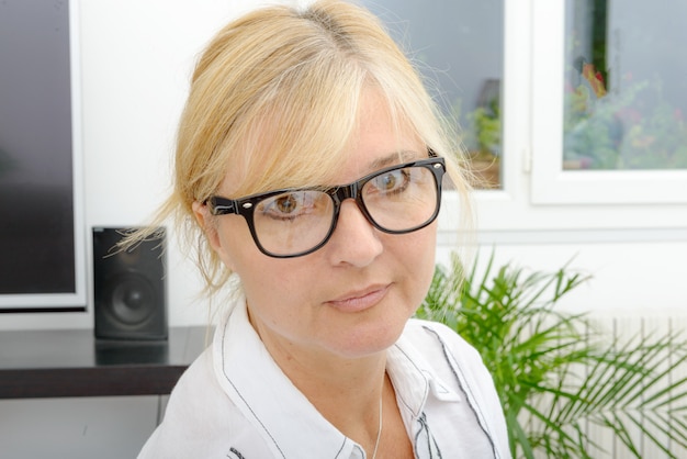 Portrait of smiling mature woman with eyeglasses