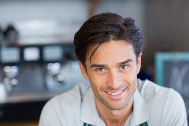 Photo portrait of smiling waitress