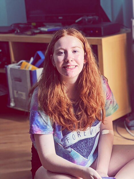 Photo portrait of smiling woman at home