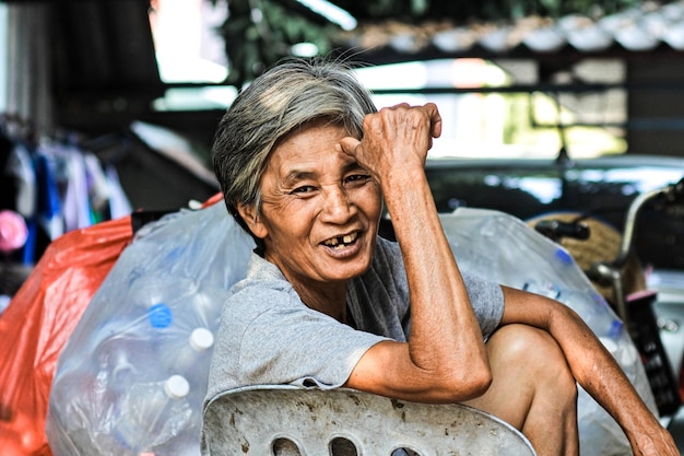 Photo portrait of a smiling  woman