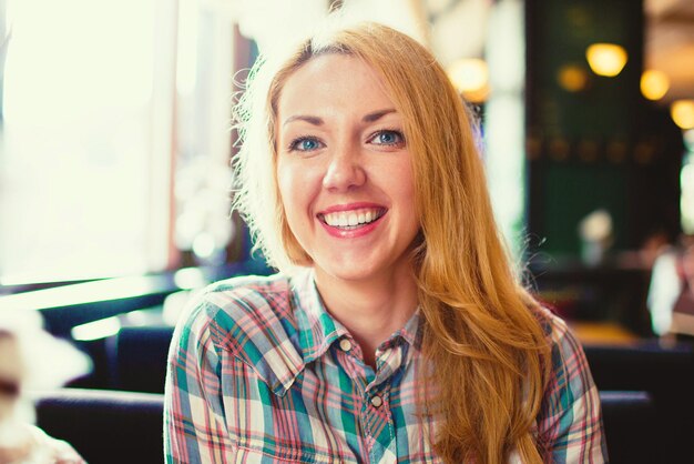 Photo portrait of smiling woman