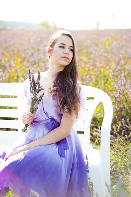 Photo portrait of smiling young european  woman on the lavender field