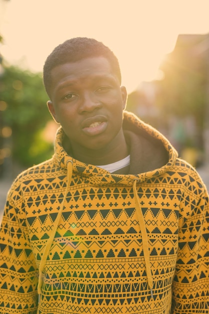 Photo portrait of a smiling young man