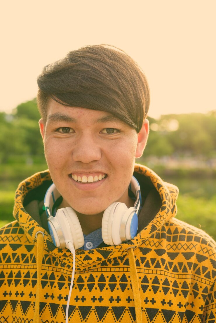 Photo 웃는 젊은 남자의 초상화