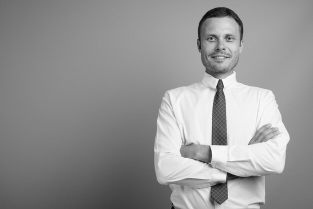 Photo portrait of a smiling young man