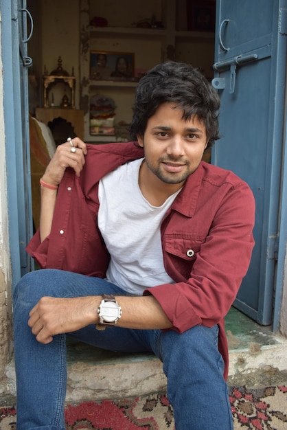 Photo portrait of a smiling young man