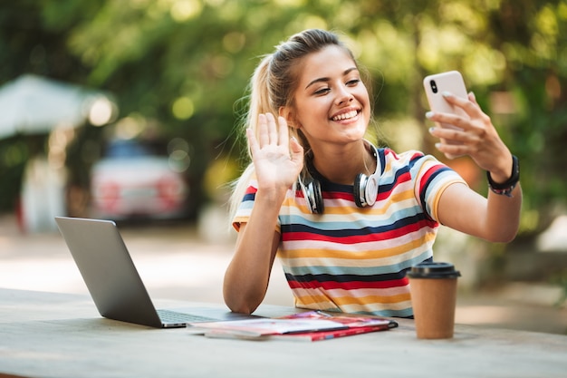 Portrait of a smiling young teenage girl