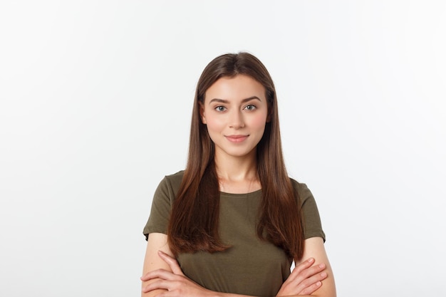 Photo portrait of smiling young woman against white background