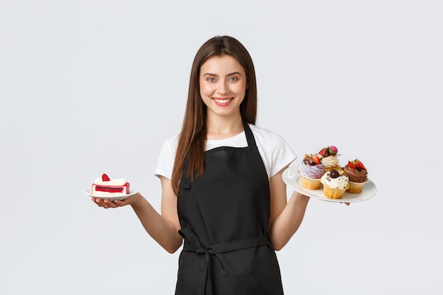 Photo portrait of a smiling young woman against white background