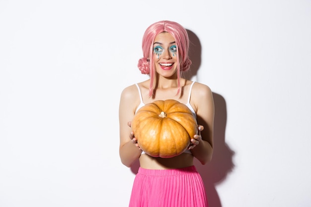 Photo portrait of a smiling young woman over white background