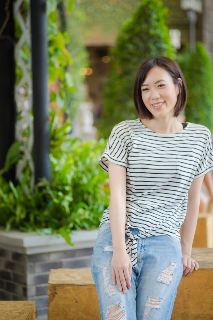 Photo 笑顔の若い女性の肖像画