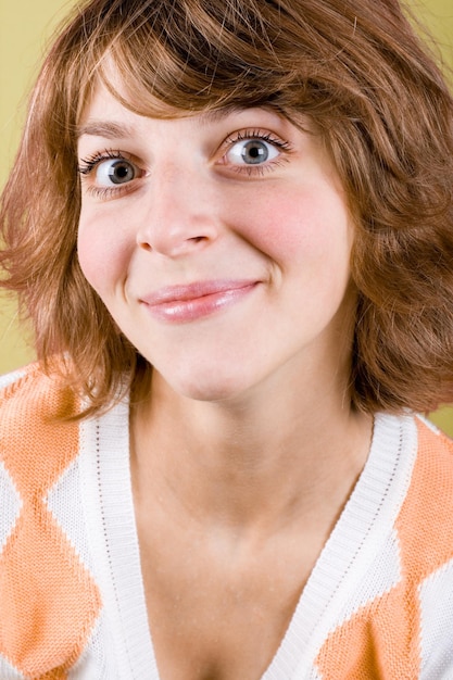 Photo portrait of a smiling young woman