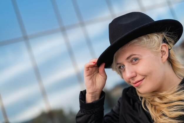 Photo portrait of smiling young woman