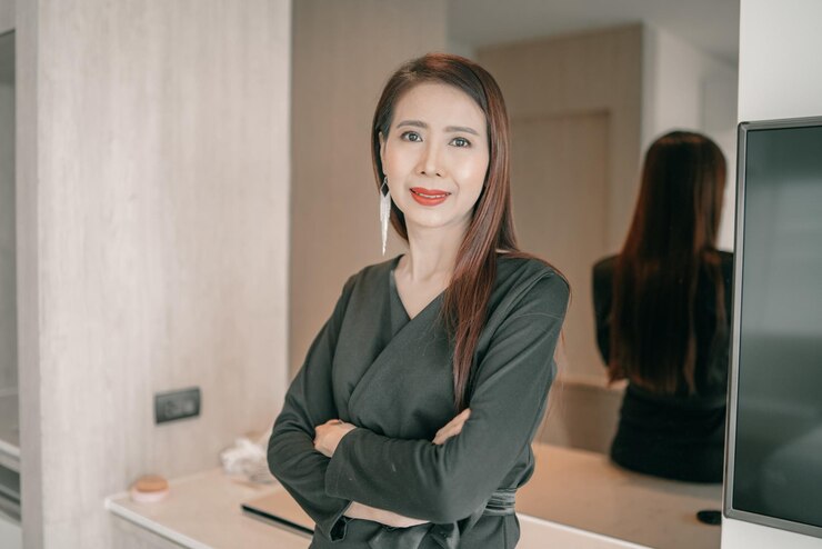 Photo 一位微笑的年轻女人的肖像