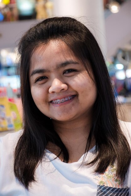 Photo portrait of a smiling young woman