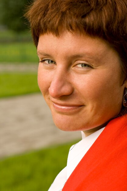 Photo portrait of a smiling young woman