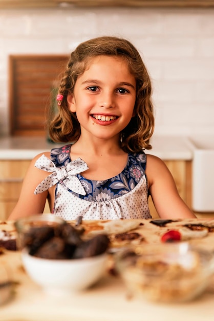 Photo portrait of a smiling young woman