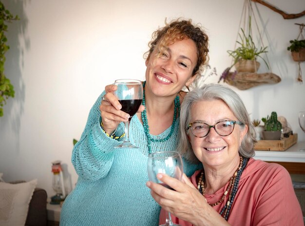 Foto ritratto di una giovane donna sorridente