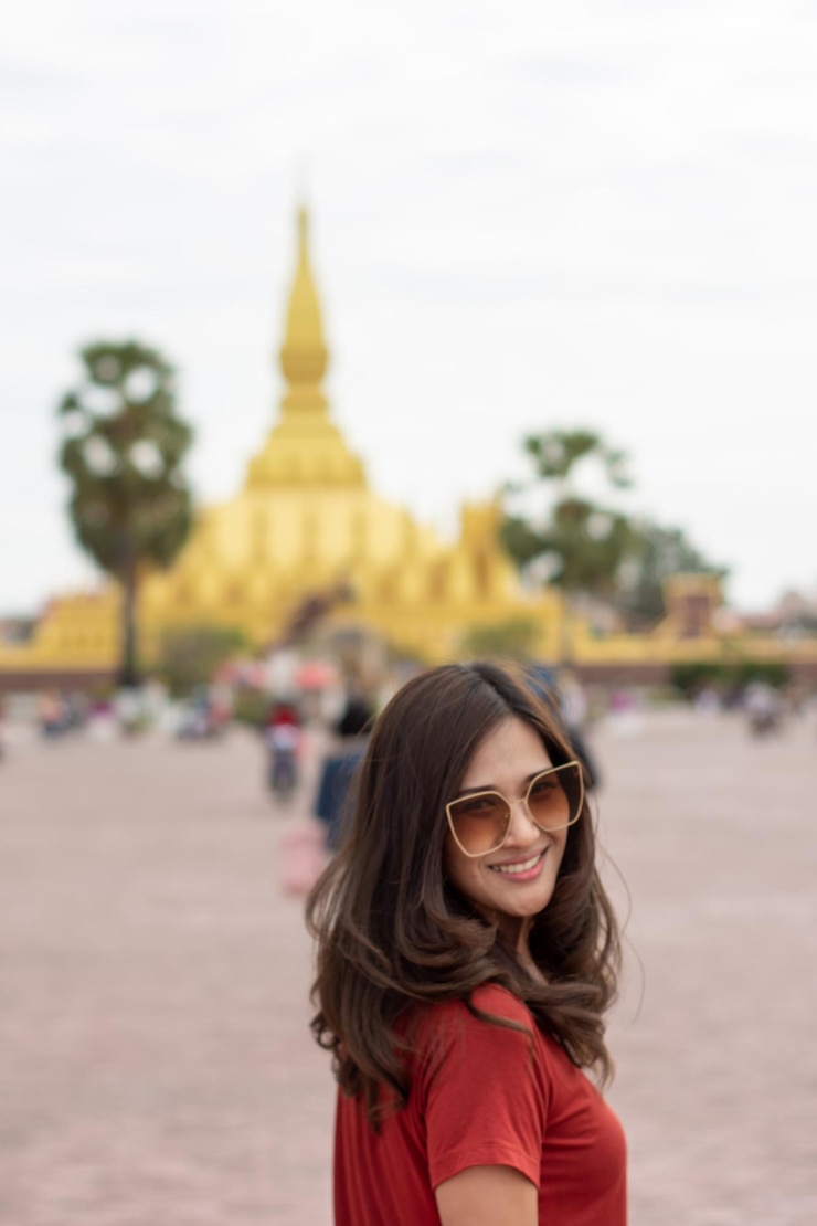 Photo 笑顔の若い女性の肖像画