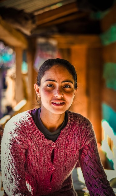 Photo portrait of smiling young woman