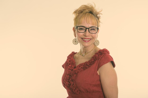 Photo portrait of a smiling young woman