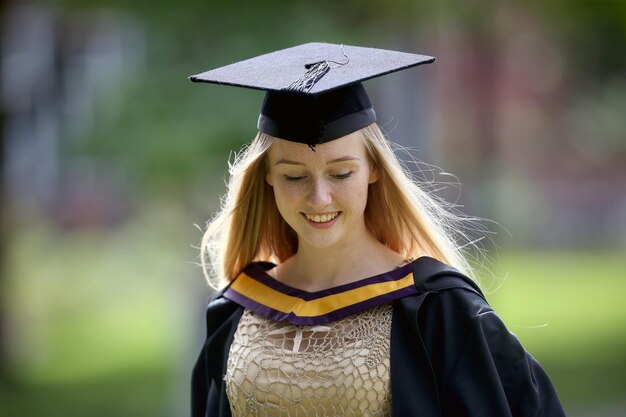 Photo portrait of a smiling young woman