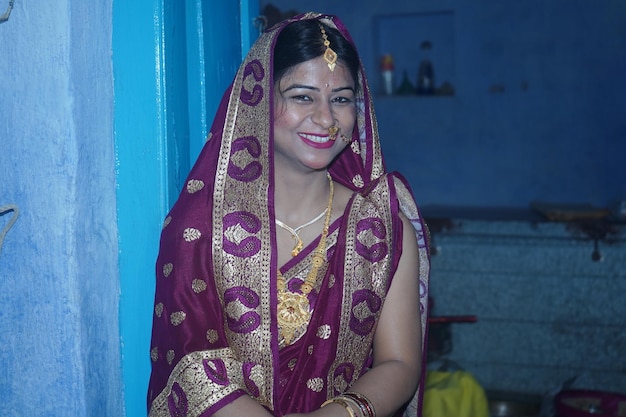 Photo portrait of smiling young woman