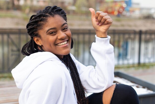 Photo portrait of a smiling young woman