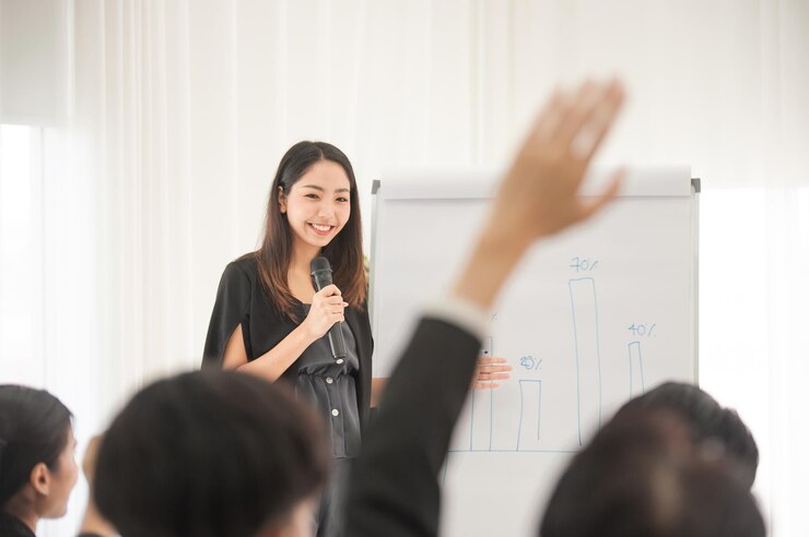 Photo 笑顔の若い女性の肖像画