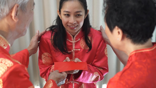 Photo portrait of a smiling young woman