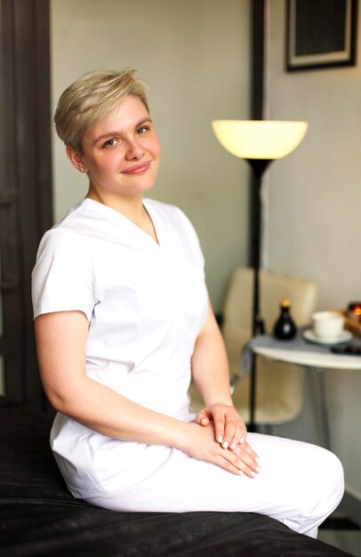 Photo portrait of a smiling young woman