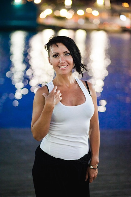 Photo portrait of smiling young woman