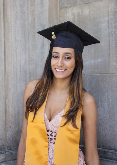 Photo portrait of a smiling young woman