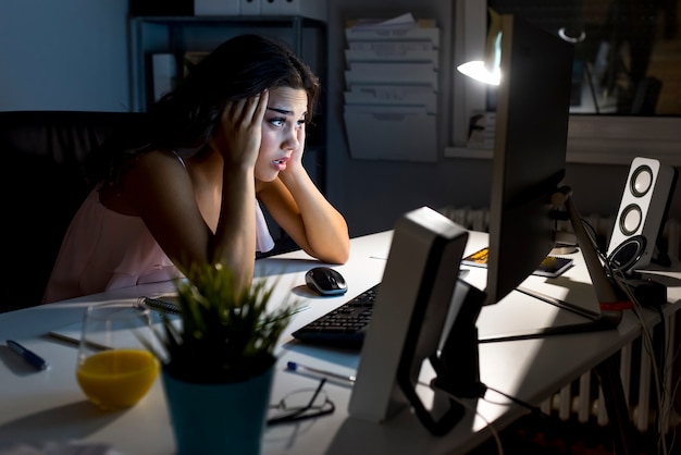 Photo portrait of stressed businesswoman sitting at office desk and thinking the solution while