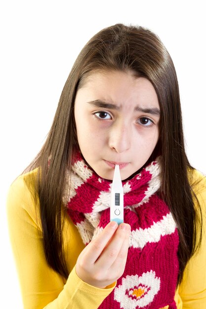 Photo portrait of teenage girl using thermometer against white background