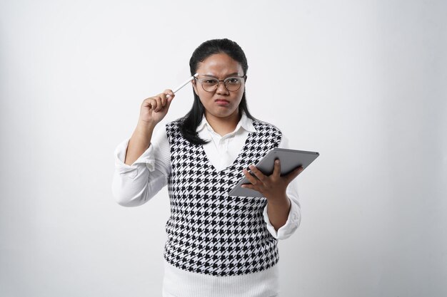 Portrait of thoughtful asian woman put pencil on her head, serious facial expression dress in casual