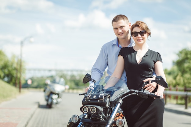 Photo portrait of two beautiful young lovers