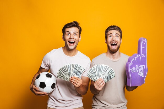 Photo portrait of a two cheerful young men best friends